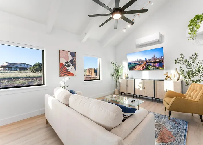 Luxe Desert Retreat - Near Grand Canyon South Rim Villa *